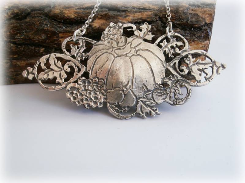 Kürbis Silberhalskette - Halloween Silberschmuck Naturforscher Geschenkidee Herbsternte Schmuck Zeitloser Erbstückschmuck von Olympias