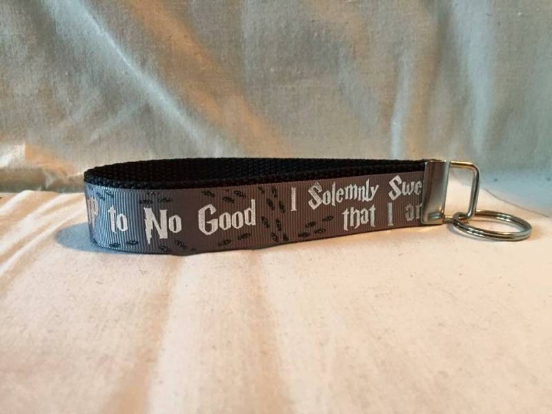 Magier #1 Inspiriert Schlüsselanhänger Armband 25mm Designer Schleife Rot Blau Grau von Olyshairbows