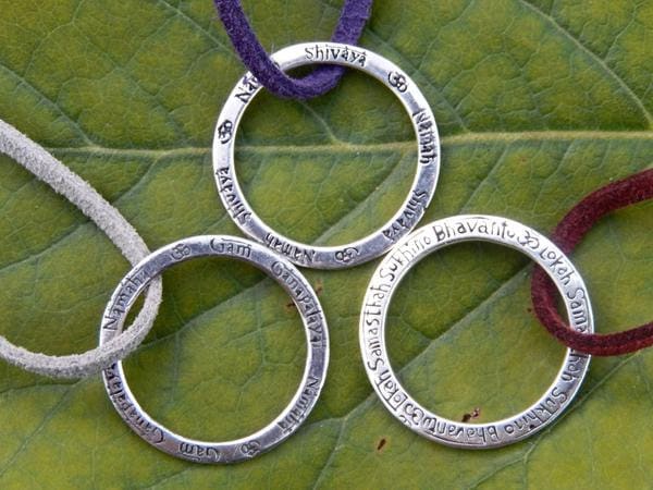 Mantra Yoga Kette Reversibel Silber Messing ॐ Ganesha Shiva Lokah Samastah Schutz Schmuck | Sanskrit Halskette Spirituelles Geschenk Mantra Yoga Kette Reversibel Silber Messing ॐ Ganesha Shiva Lokah Samastah Schutz Schmuck | Sanskrit Halskette Spirituelles Geschenk von OmShantiSpace