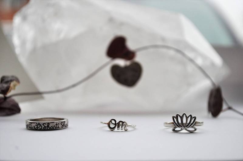 Om-Ring | Spiritueller Schmuck Meditationsschmuck Zierlicher Ring Aum Geschenk Zum Muttertag Yoga Yoga-Liebhaber Weihnachtsgeschenk Om-Ring | Spiritueller Schmuck Meditationsschmuck Zierlicher Ring Aum Geschenk Zum Muttertag Yoga Yoga-Liebhaber Weihnachtsgeschenk von OmShantiSpace
