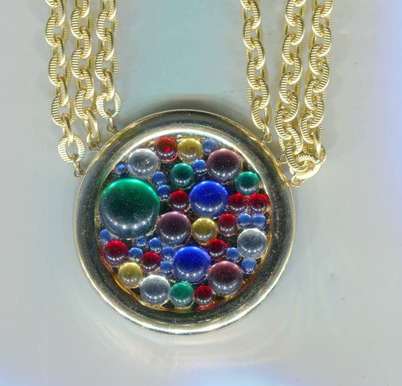 Runder Strass-Anhänger Mit Dreireihiger Messing-Kette von OmaHildesShop