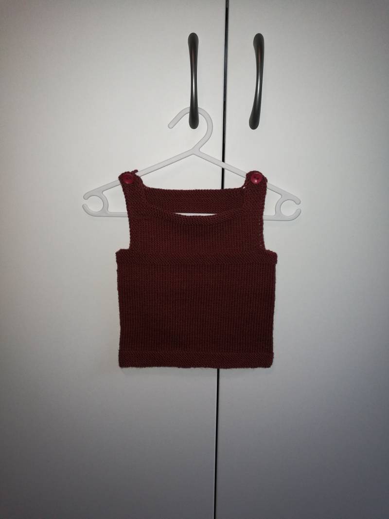 Pullunder 3 Monate Bordeaux Merinowolle von OmaJuttaDE