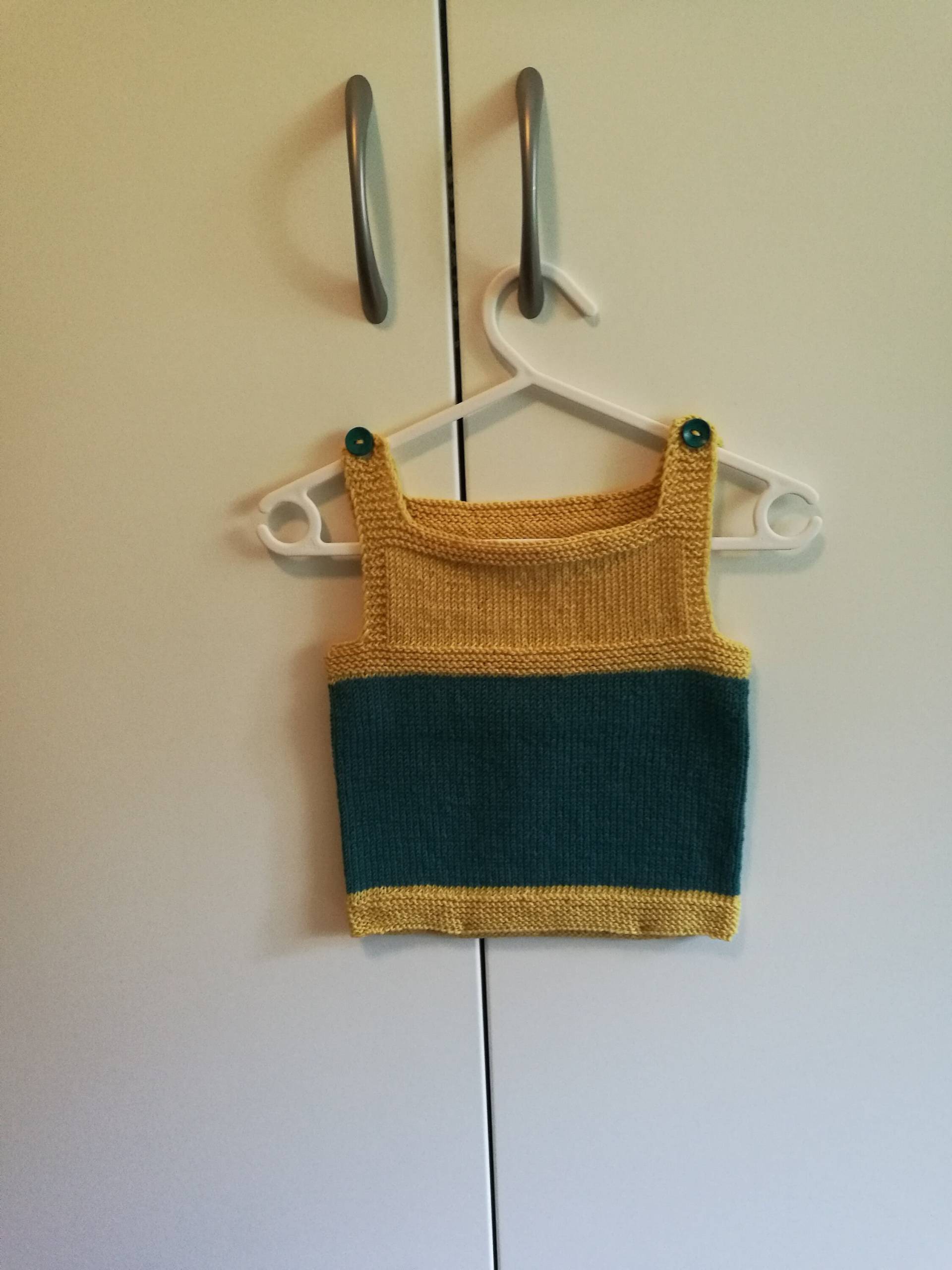 Pullunder 3 Monate Gelb Petrol Merinowolle von OmaJuttaDE