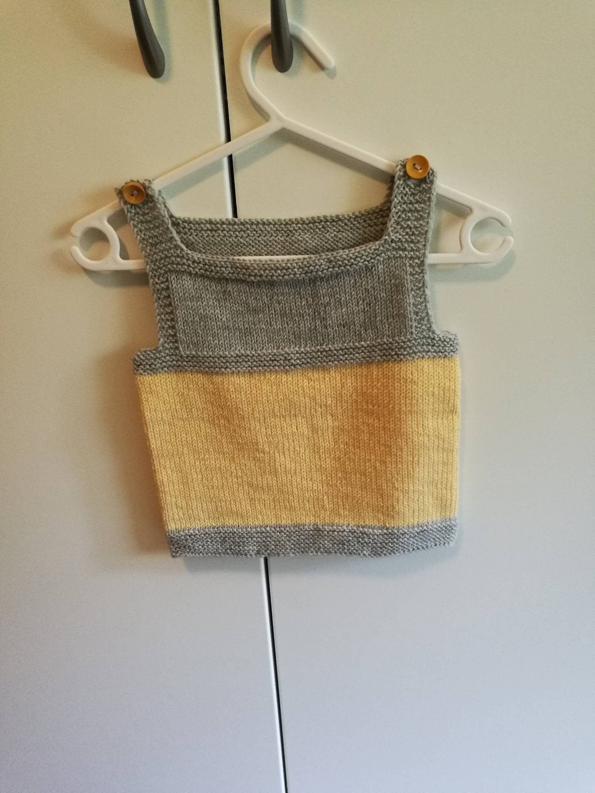 Pullunder 3 Monate Grau Gelb Merinowolle von OmaJuttaDE