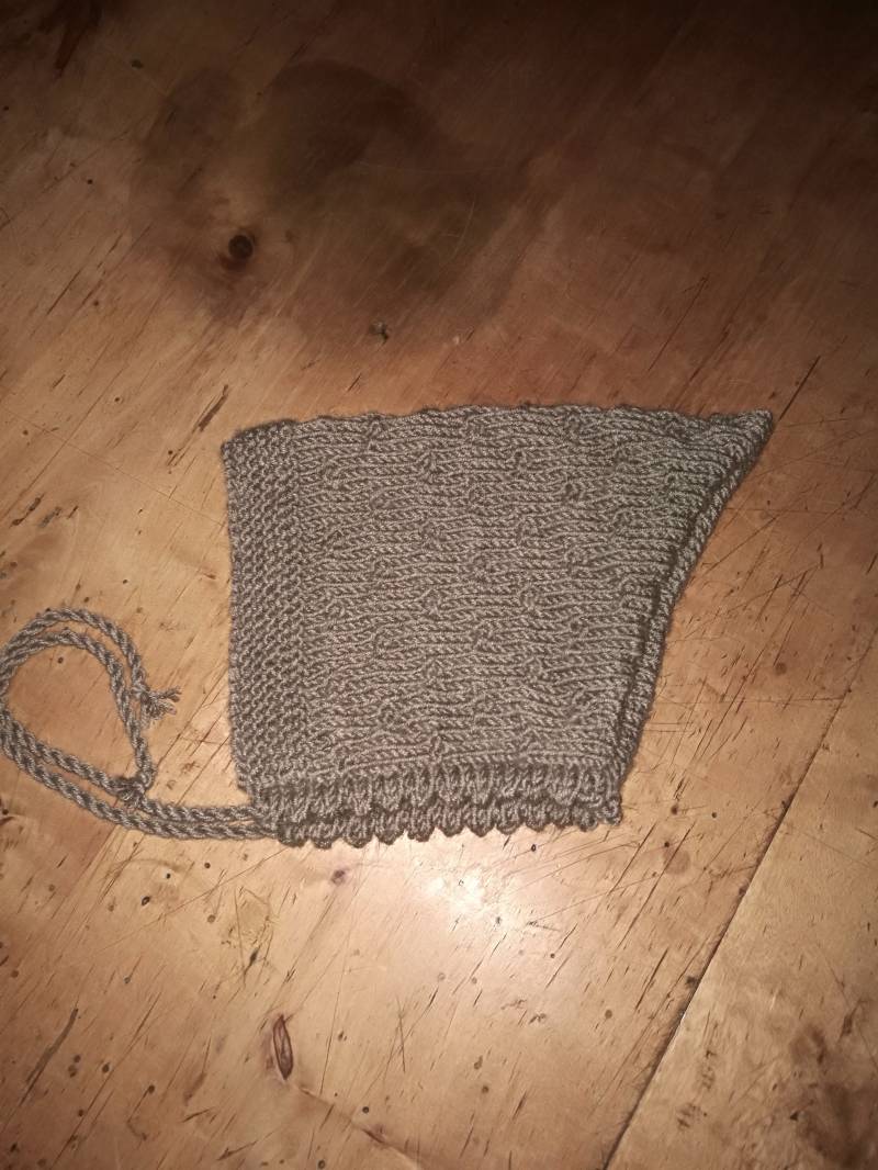 Zwergenmütze 6-12 Monate Helltaupe von OmaJuttaDE