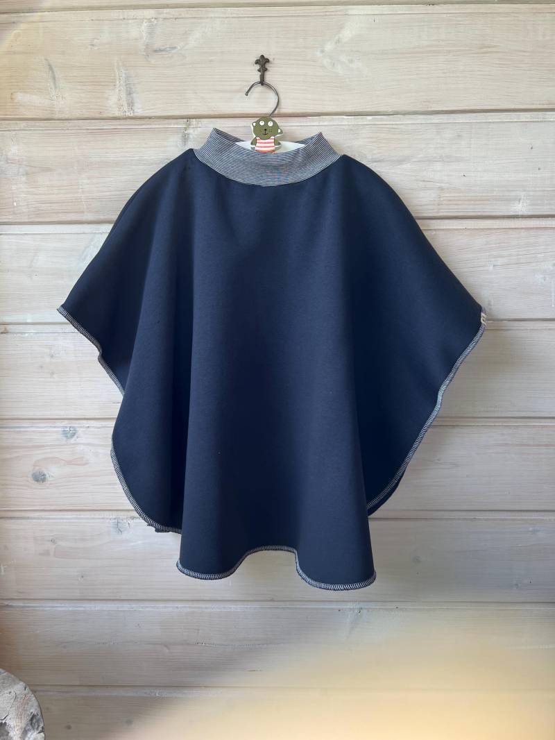Autositz/ Kinderwagen Poncho Ab 6 Monate. Unverzichtbar Für Die Sicherheit Ihres Babys Und Kleinkind. Wintersweat Mit Baumwolljersey von OmaMiaDesigns