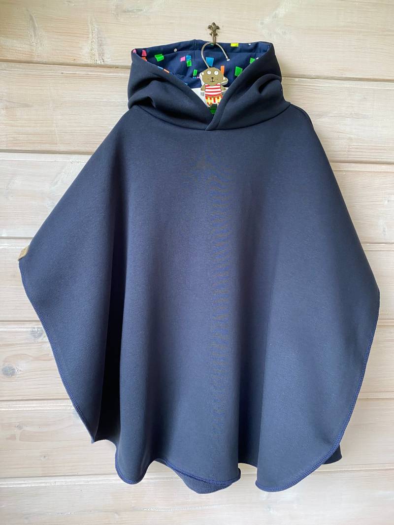 Autositz/Kinderwagen Poncho Mit Kapuze.unverzichtbar Für Die Sicherheit Ihres Babys Und Kleinkind. Kuscheliger Wintersweat von OmaMiaDesigns