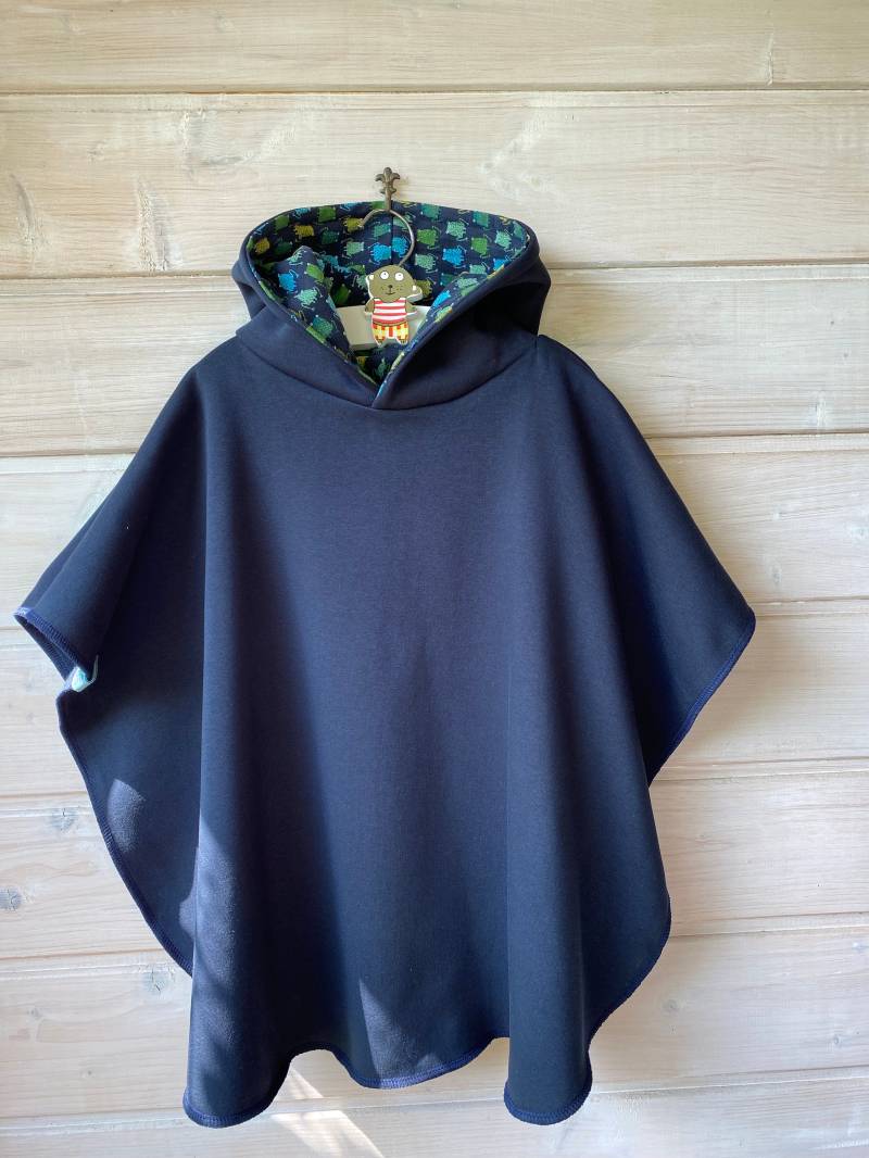 Autositz/Kinderwagen Poncho Mit Kapuze.unverzichtbar Für Die Sicherheit Ihres Babys Und Kleinkind. Kuscheliger Wintersweat von OmaMiaDesigns