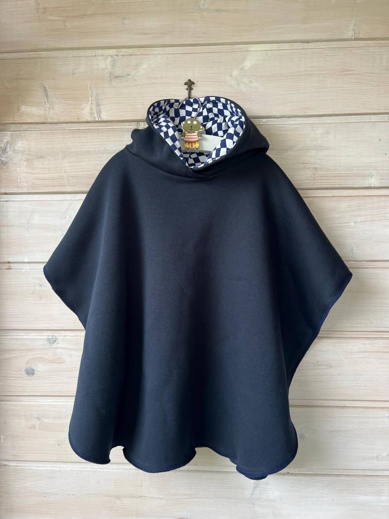 Autositz/Kinderwagen Poncho Mit Kapuze.unverzichtbar Für Die Sicherheit Ihres Babys Und Kleinkind. Kuscheliger Wintersweat von OmaMiaDesigns