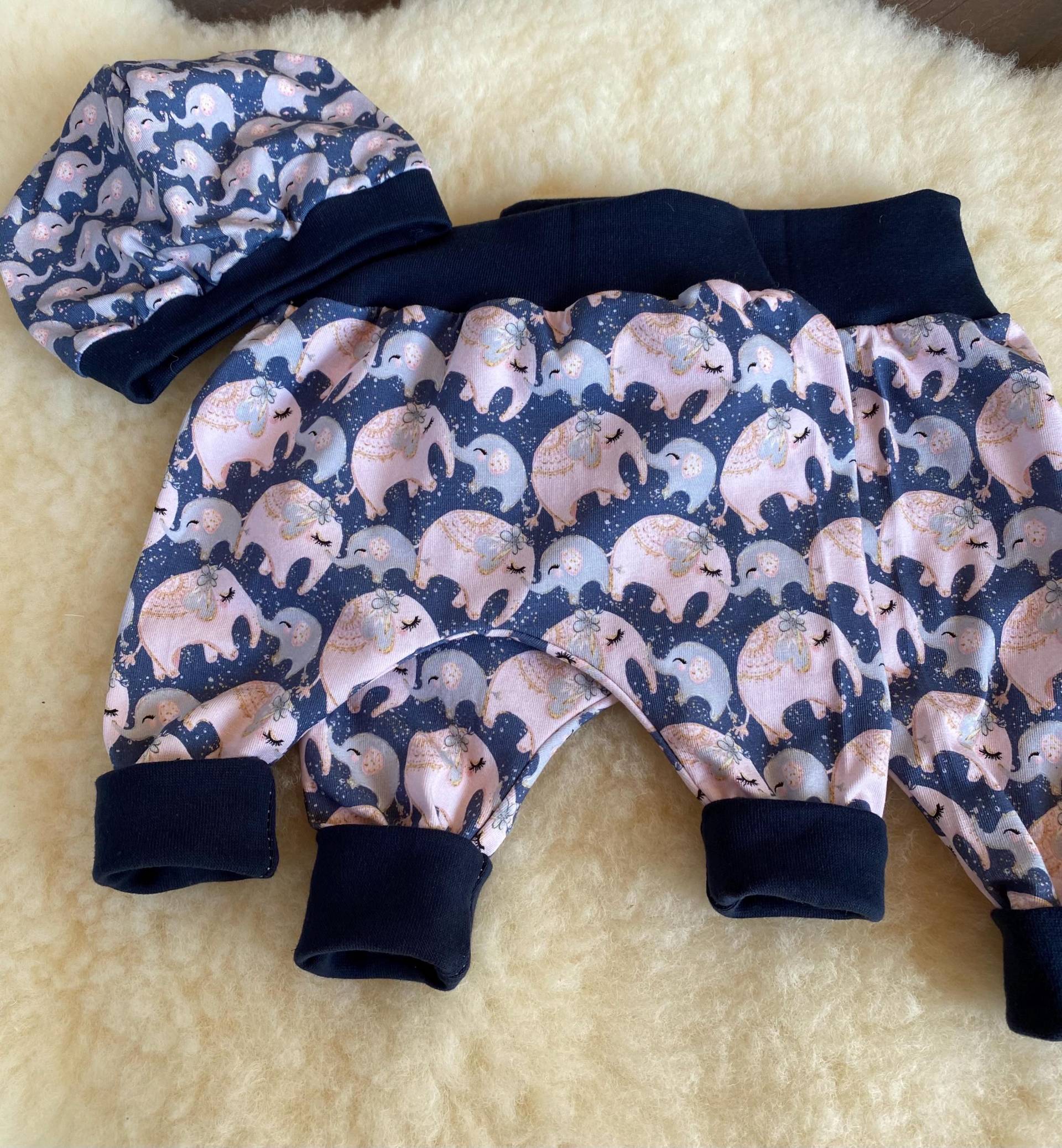 Doppelpack Pumphosen Mit Mütze. Größen 0-3 Monate Und 3-6 Monate von OmaMiaDesigns