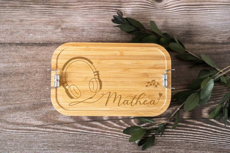 Brotdose/Lunchbox Edelstahl Bambusdeckel Gravur Mit Kopfhörer Und Namen Personalisiert Geschenkidee Kinder Teenager von OmasErikasLaedchen