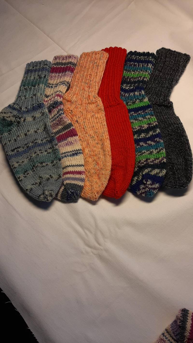 Gestrickte Socken Kindersocken Stricksocken Wollsocken Größe 26 27 Strümpfe Handgestrickt Gestrickte Socken Kindersocken Stricksocken Wollsocken Größe 26 27 Strümpfe Handgestrickt von OmasSockenWerkstatt