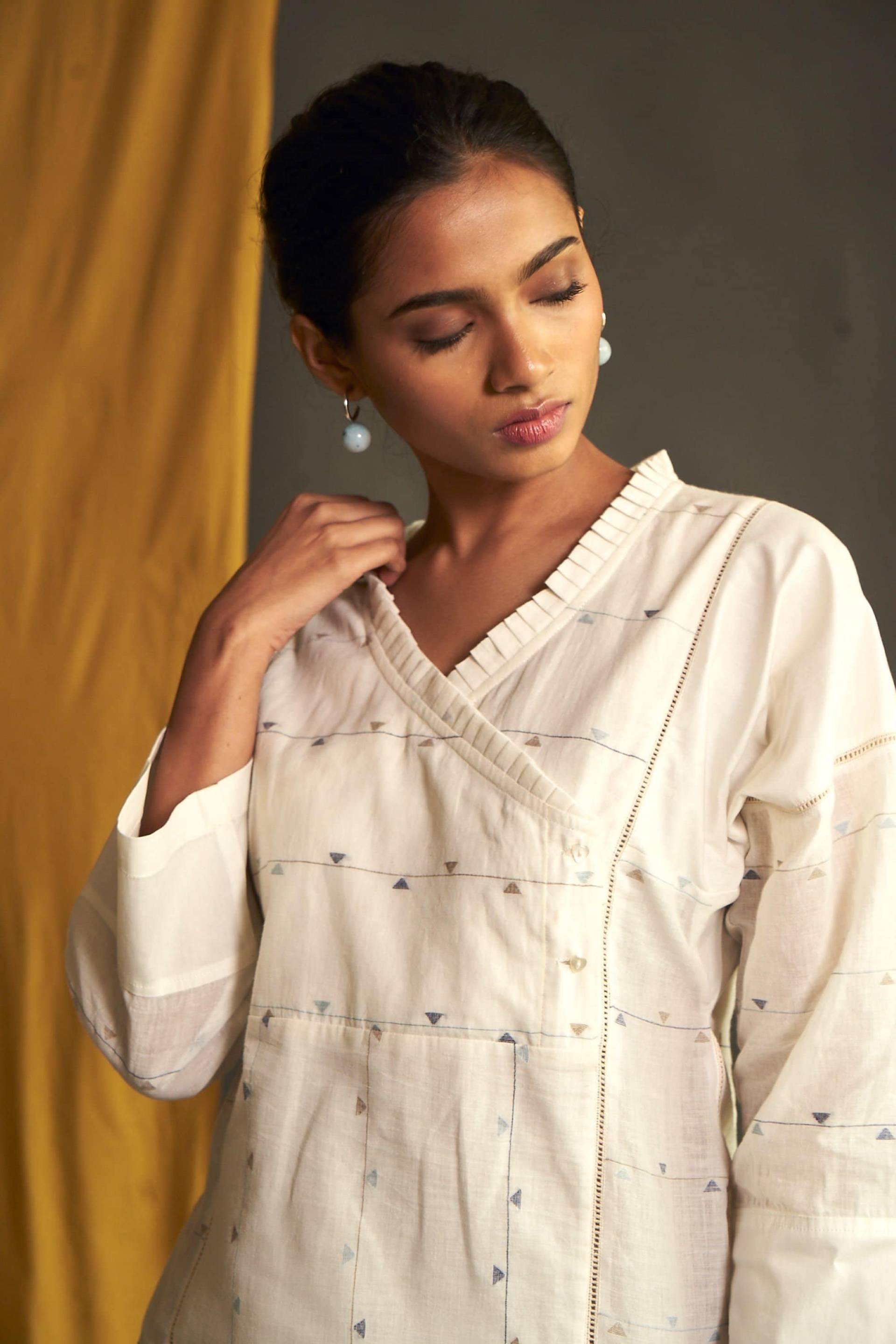 Unter Vorbestellungen -Lockere Passform Kimono Ärmel Damen Tunika Top Baumwolle Häkelspitze Plus Größe Frauen V-Ausschnitt Retro Geschenk Für Sie von OmbrePret