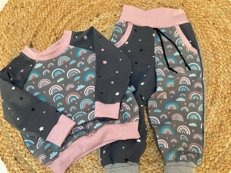 Baby Set Jogginghose Pullover Shirt Mädchen Hose Pumphose, Babyhose Jogginganzug Regenbogen Rainbow Kombination Babykleidung Gr. 74 /80 von OmennyS