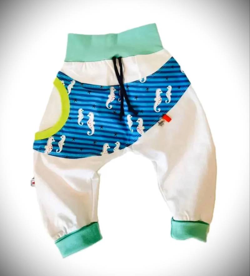 Babyhose Gr. 74 Junge Mädchen Unisex Hose Baby Pumphose Jogginghose Weiß Maritim Seepferdchen Sommerhose von OmennyS