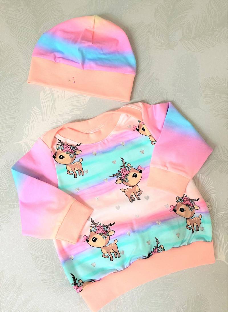 Babykleidung Baby Pullover Gr. 74 Mädchen Shirt Mütze Beanie Sweatshirt Pulli Regenbogen Reh von OmennyS