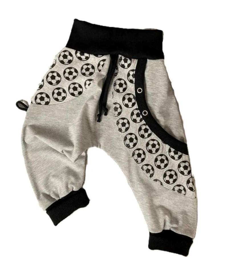 Hose Baby Pumphose Babyhose Gr. 74 Jersey Haremshose Junge Fußball Fußbälle Grau Schwarz von OmennyS