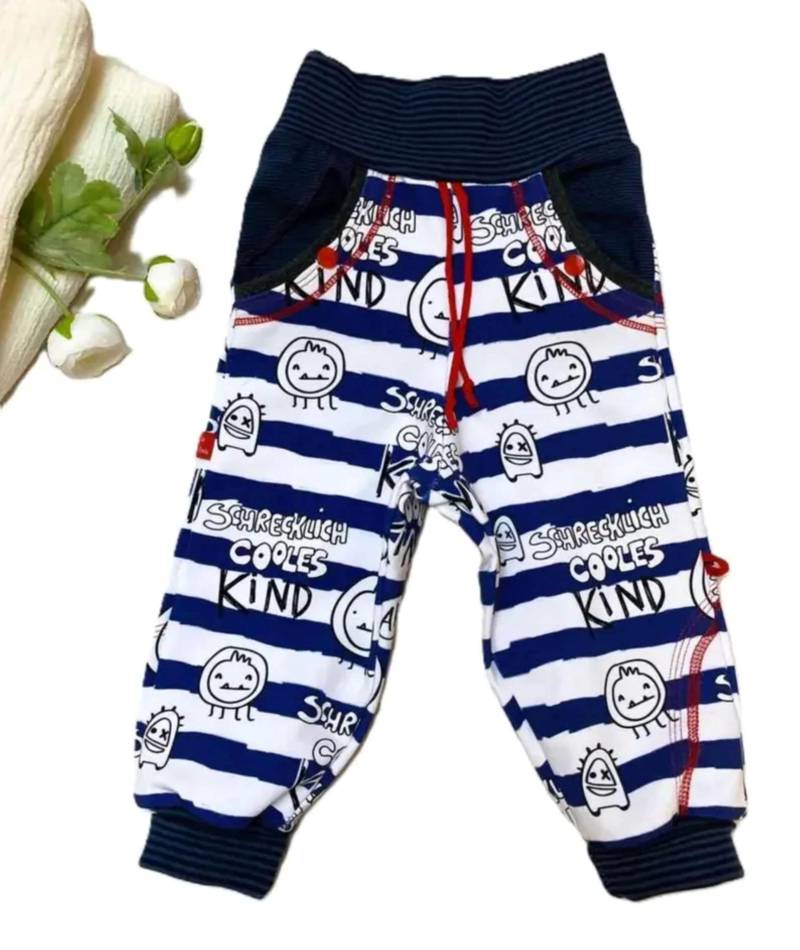 Jogginghose Junge Baby Hose Pumphose Babyhose Cargohose Babykleidung Kinderkleidung Gr. 74 /80 Bequeme Kinderhose "Schrecklich Cooles Kind" von OmennyS