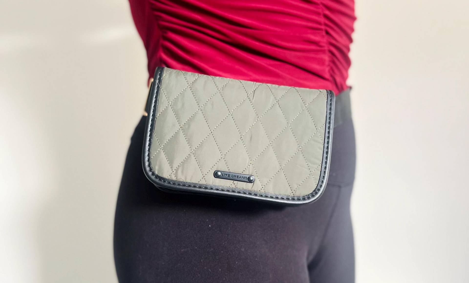 Gesteppte Nylon-Gürteltasche - Verstellbare Gürteltasche, Leichte Hüfttasche, Umhängetasche Mit Mehreren Taschen Gesteppte Nylon-Gürteltasche - Verstellbare Gürteltasche, Leichte Hüfttasche, Umhängetasche Mit Mehreren Taschen von OmiiBoutique
