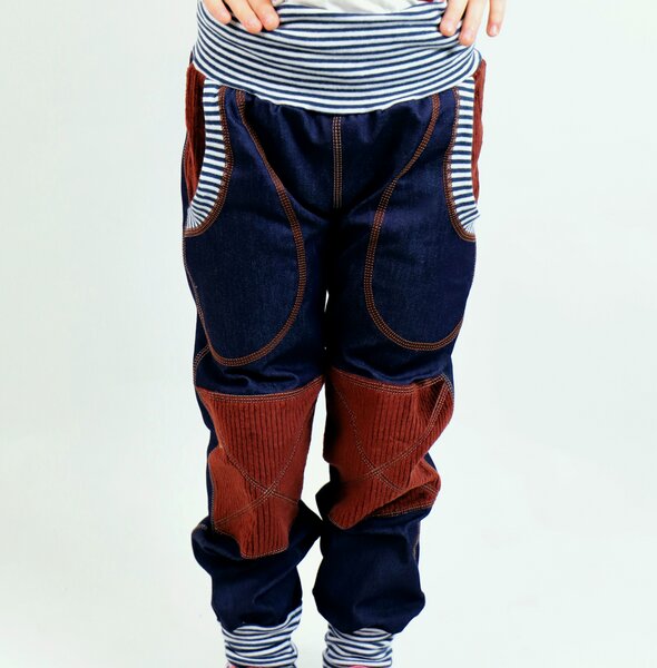 Omilich Kinder-/Baby-Mitwachs-Jeans blau mit Taschen und rostbraunen Cordflicken von Omilich