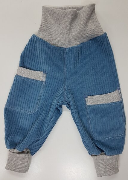 Omilich Kinder-/Baby-Mitwachshose aus hell-jeansblauem Breitcord mit Taschen von Omilich