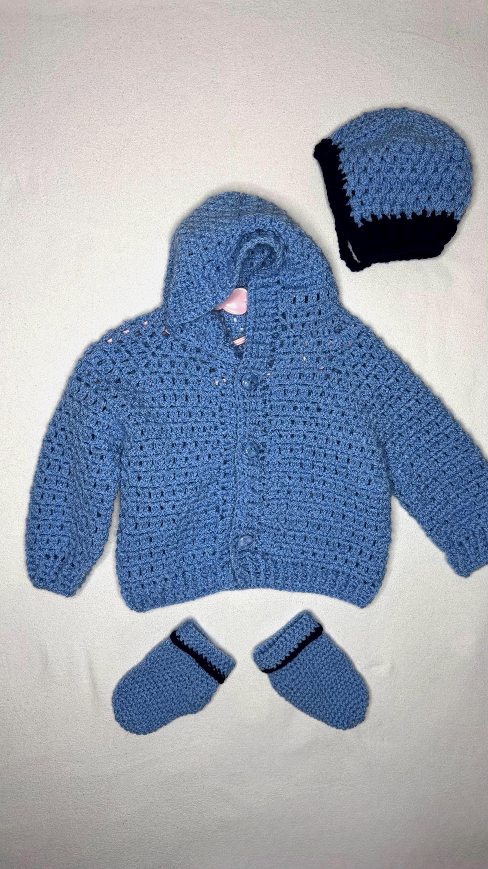 Babyset Gehäkelt - Hellblau Mit Fußballknöpfen, Kapuze | Jacke, Mütze, Socken Gr. 68 Unikat Handgemacht Geschenkidee Babyset Gehäkelt - Hellblau Mit Fußballknöpfen, Kapuze | Jacke, Mütze, Socken Gr. 68 Unikat Handgemacht Geschenkidee von OmisZauberhand