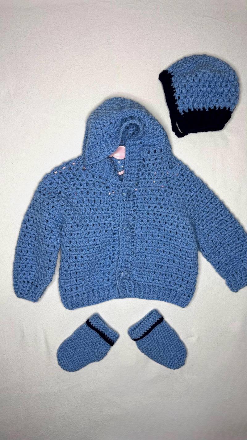 Babyset Gehäkelt - Hellblau Mit Fußballknöpfen, Kapuze | Jacke, Mütze, Socken Gr. 68 Unikat Handgemacht Geschenkidee Babyset Gehäkelt - Hellblau Mit Fußballknöpfen, Kapuze | Jacke, Mütze, Socken Gr. 68 Unikat Handgemacht Geschenkidee von OmisZauberhand