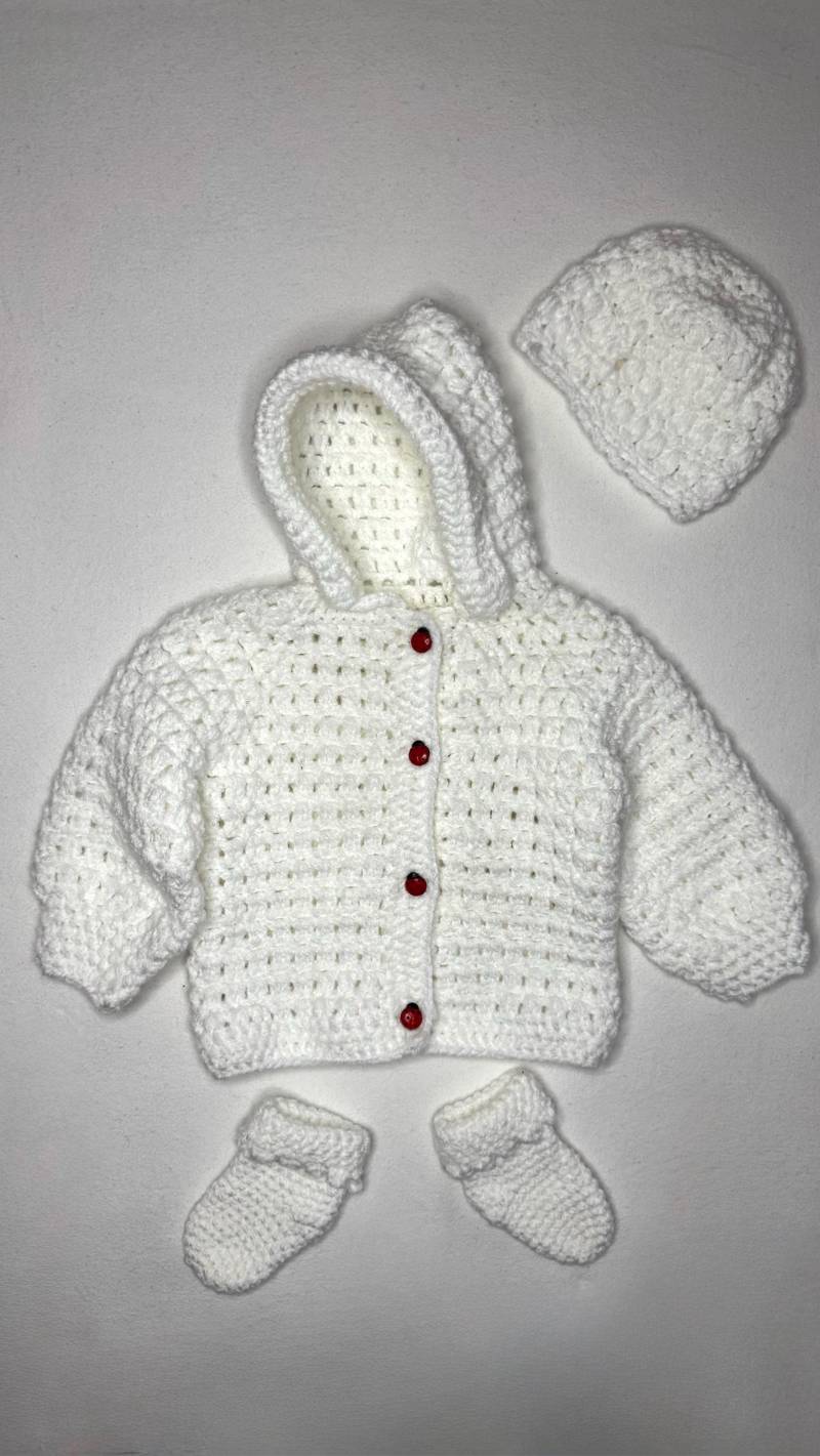 Babyset Gehäkelt - Weiß Mit Marienkäferknöpfen | Jacke, Mütze, Socken Gr. 56 Unikat Handgemacht Geschenkidee Babyset Gehäkelt - Weiß Mit Marienkäferknöpfen | Jacke, Mütze, Socken Gr. 56 Unikat Handgemacht Geschenkidee von OmisZauberhand