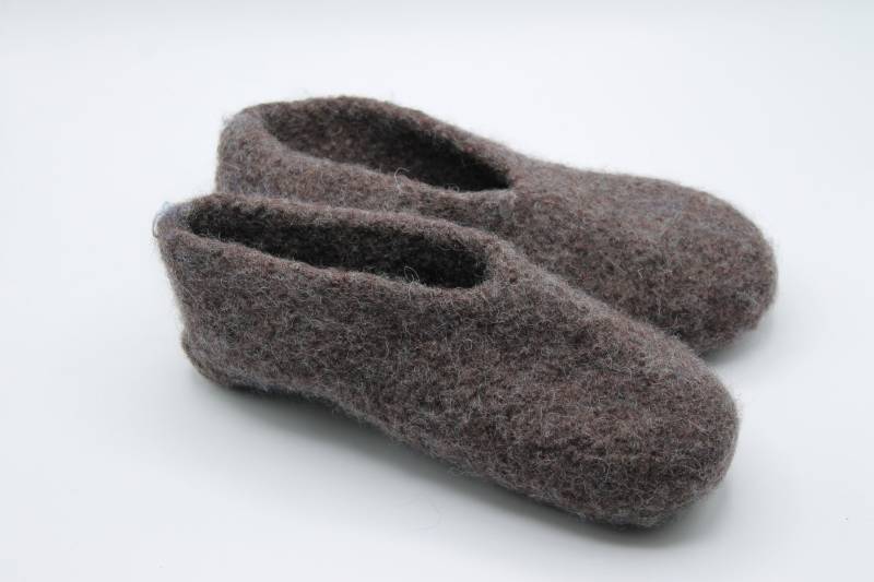 Handgefertigte Filzschuhe, Unisex, Grau/Braun, Unifarben, Größe 37 von OmmaToni