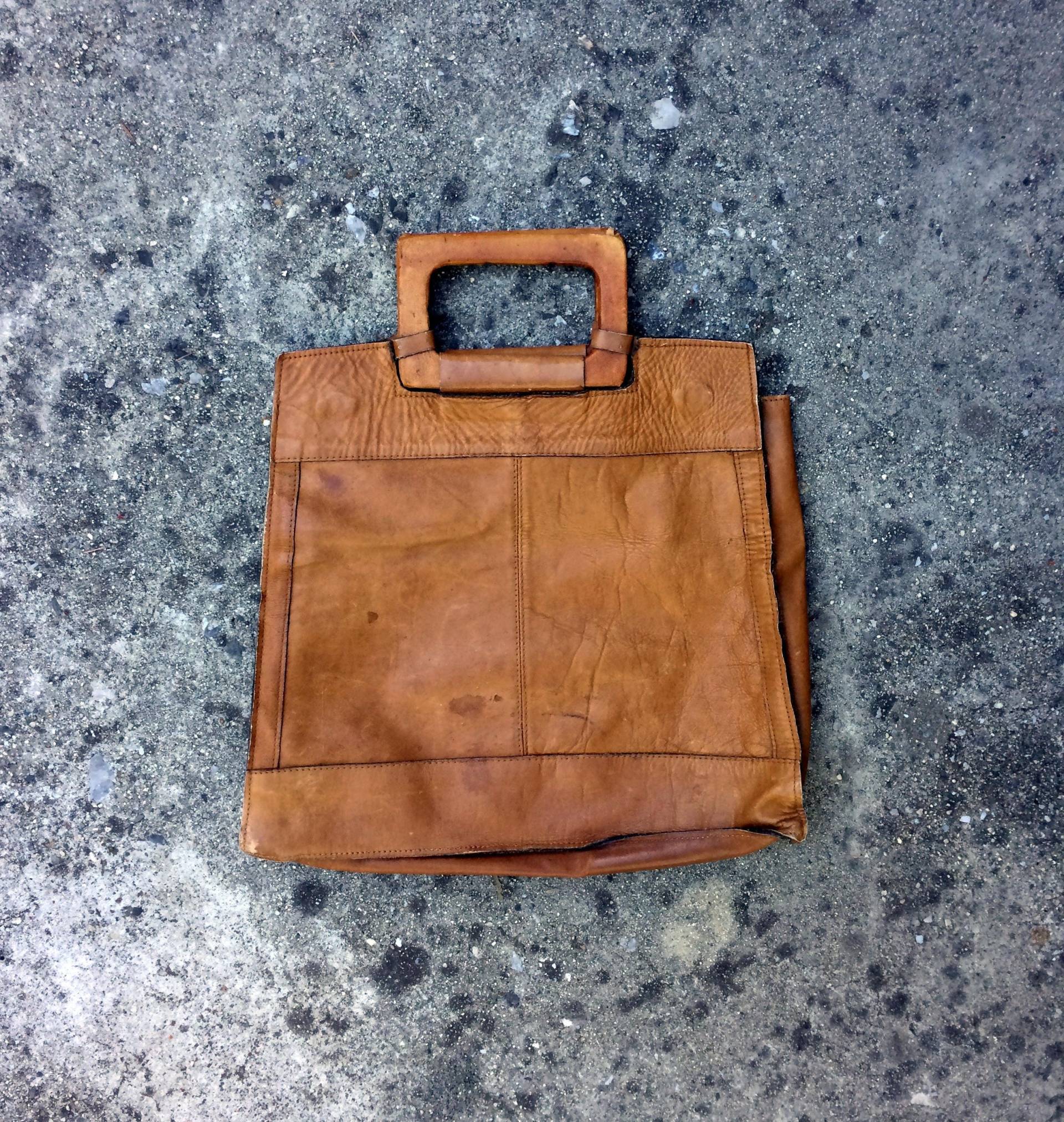 Henkel Quadratisch Rustikale Ledertasche Mit Henkeln Oben Henkel Quadratisch Rustikale Ledertasche Mit Henkeln Oben von Omnimonger