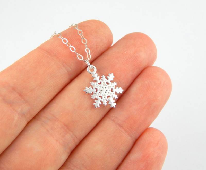 Mini Schneeflocke Halskette Winter Charm Geschenk von Omoroka