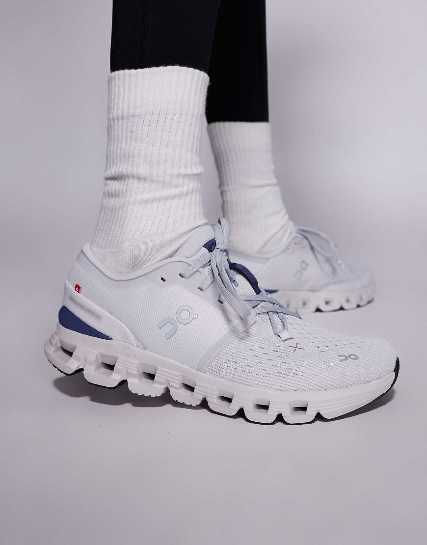 ON - Cloud X 4 - Trainings-Sneaker in Flieder-Lila von On Running