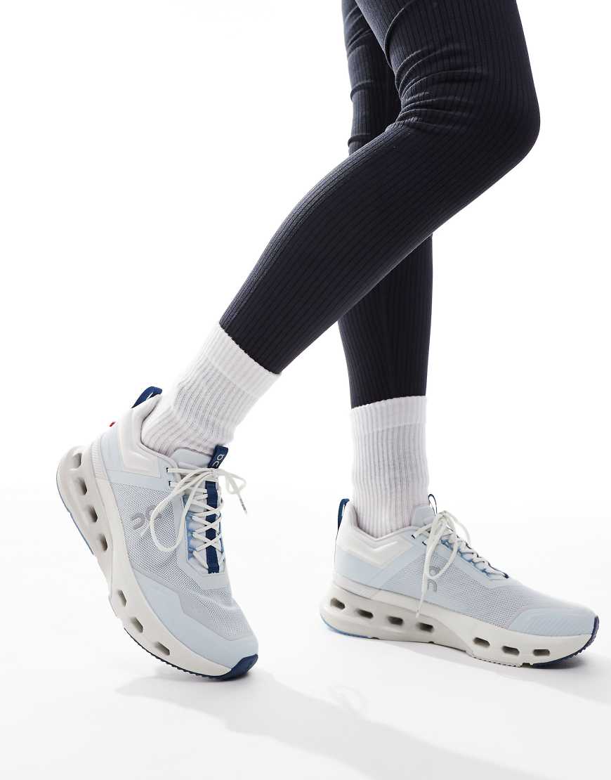 ON - Cloudnova X - Leistungsfähige Trainings-Sneaker in Blau ON - Cloudnova X - Leistungsfähige Trainings-Sneaker in Blau von On Running