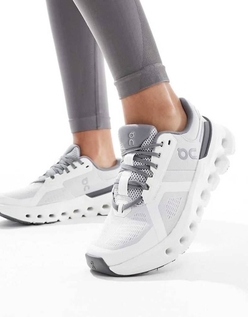 ON - Cloudrunner 2 - Laufsneaker in Weiß ON - Cloudrunner 2 - Laufsneaker in Weiß von On Running