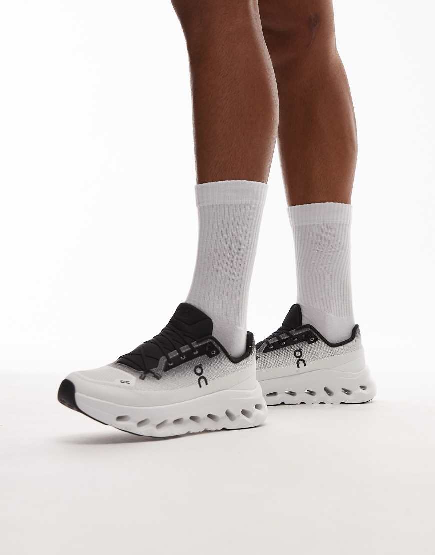 ON - Cloudtilt - All-Day-Sneaker in Schwarz-Elfenbeinweiß von On Running