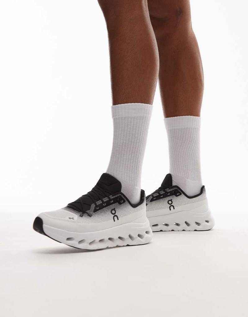 ON - Cloudtilt - All-Day-Sneaker in Schwarz-Elfenbeinweiß von On Running