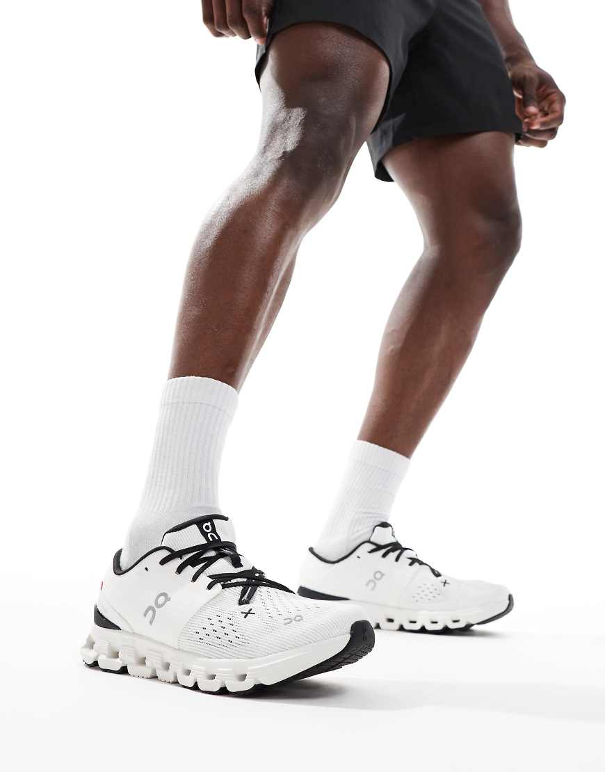 On Running - Cloud X 4 Training - Sneaker in Weiß und Schwarz von On Running