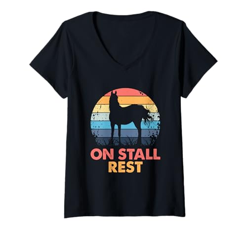 Damen Reitsport Reiten Pferdeliebhaber lustig auf Stall Rest T-Shirt mit V-Ausschnitt von On Stall Rest Horse Lover Equestrian Gift