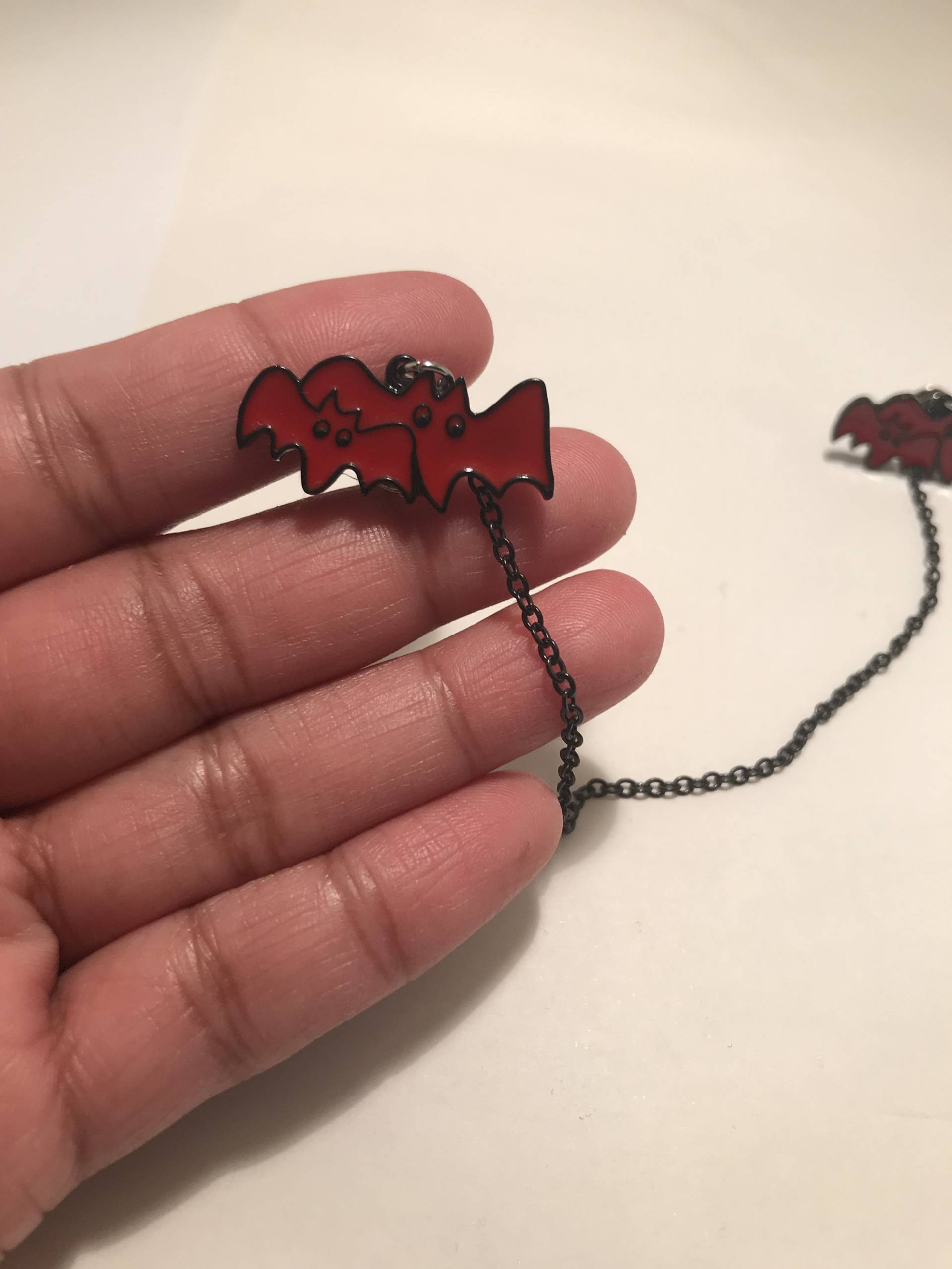 Rote Fledermäuse Kragennadeln Rote Fledermäuse Kragennadeln von OnASomberNote