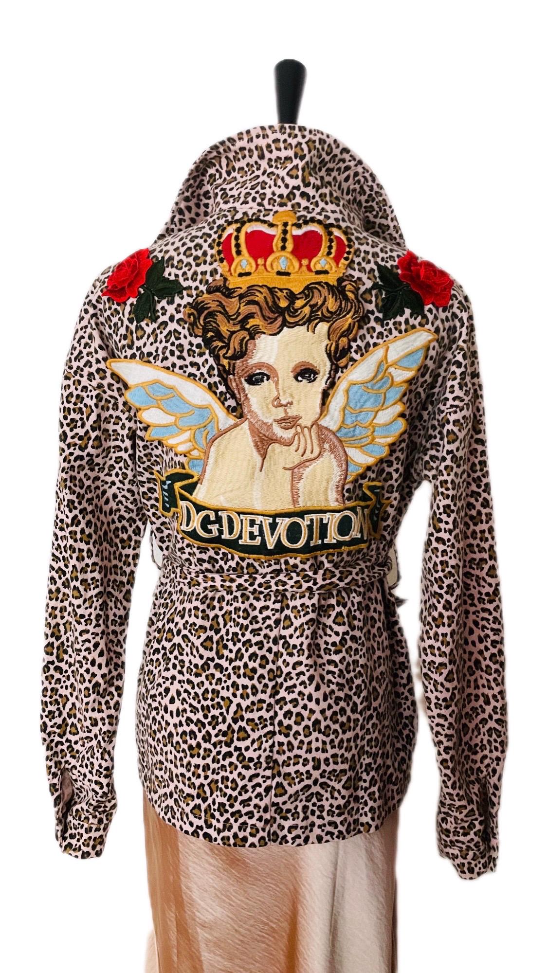 Upcycled Leo Jacke | Kurzer Trench Gr S - Engel Krone Queen 3D Rosen Devolution Hingabe Statement Unikat Leopard Muster Upcycled Leo Jacke | Kurzer Trench Gr S - Engel Krone Queen 3D Rosen Devolution Hingabe Statement Unikat Leopard Muster von OnDENIM