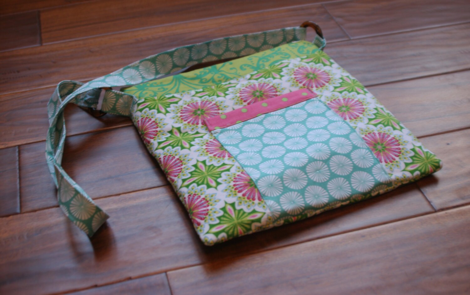 Rosa Und Blaue Schulter Tasche Rosa Und Blaue Schulter Tasche von OnPinsAndNeedlesOK