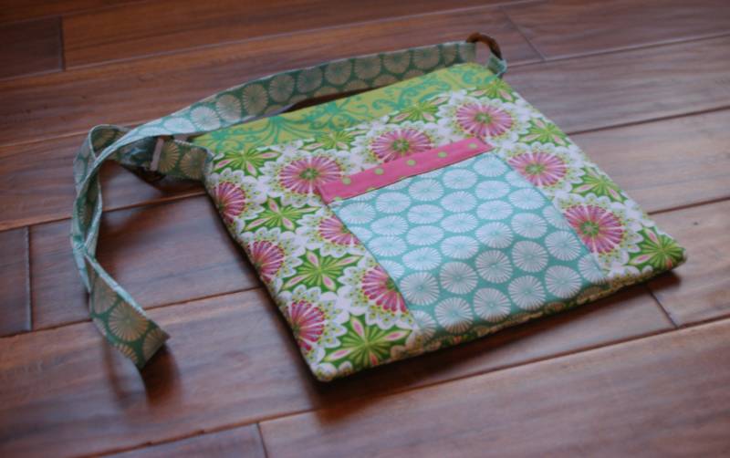 Rosa Und Blaue Schulter Tasche Rosa Und Blaue Schulter Tasche von OnPinsAndNeedlesOK