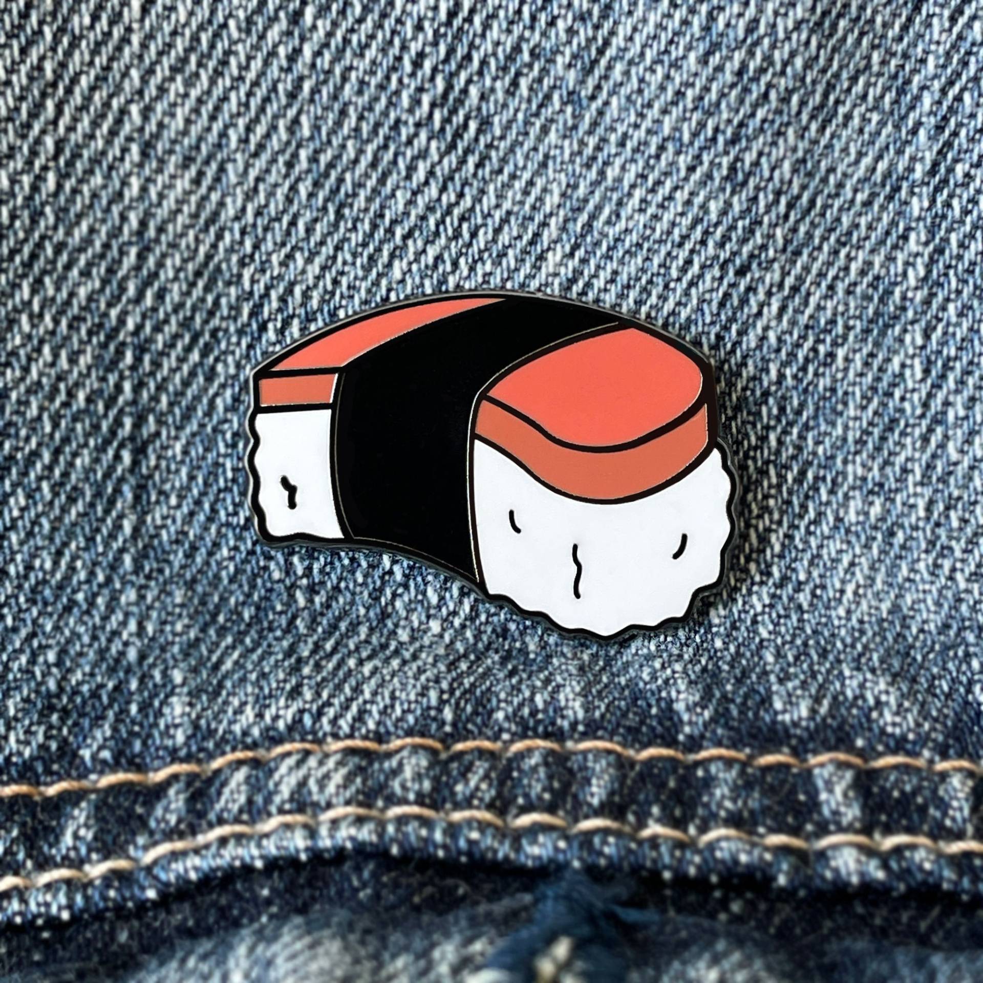 Lustiger Musubi Pin | Essen Anstecknadel Sushi Hawaii Hard Emaille Lustiger Musubi Pin | Essen Anstecknadel Sushi Hawaii Hard Emaille von OnPointPins