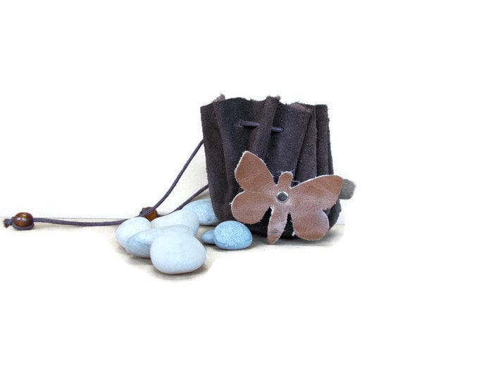 Leder Kordelzugtasche, Münztasche, Kordelzug Ledertasche, Schmuck, Kleine Schlüsseltasche, Dunkelbraun, Schmetterlinge von OnTheFamilySpot