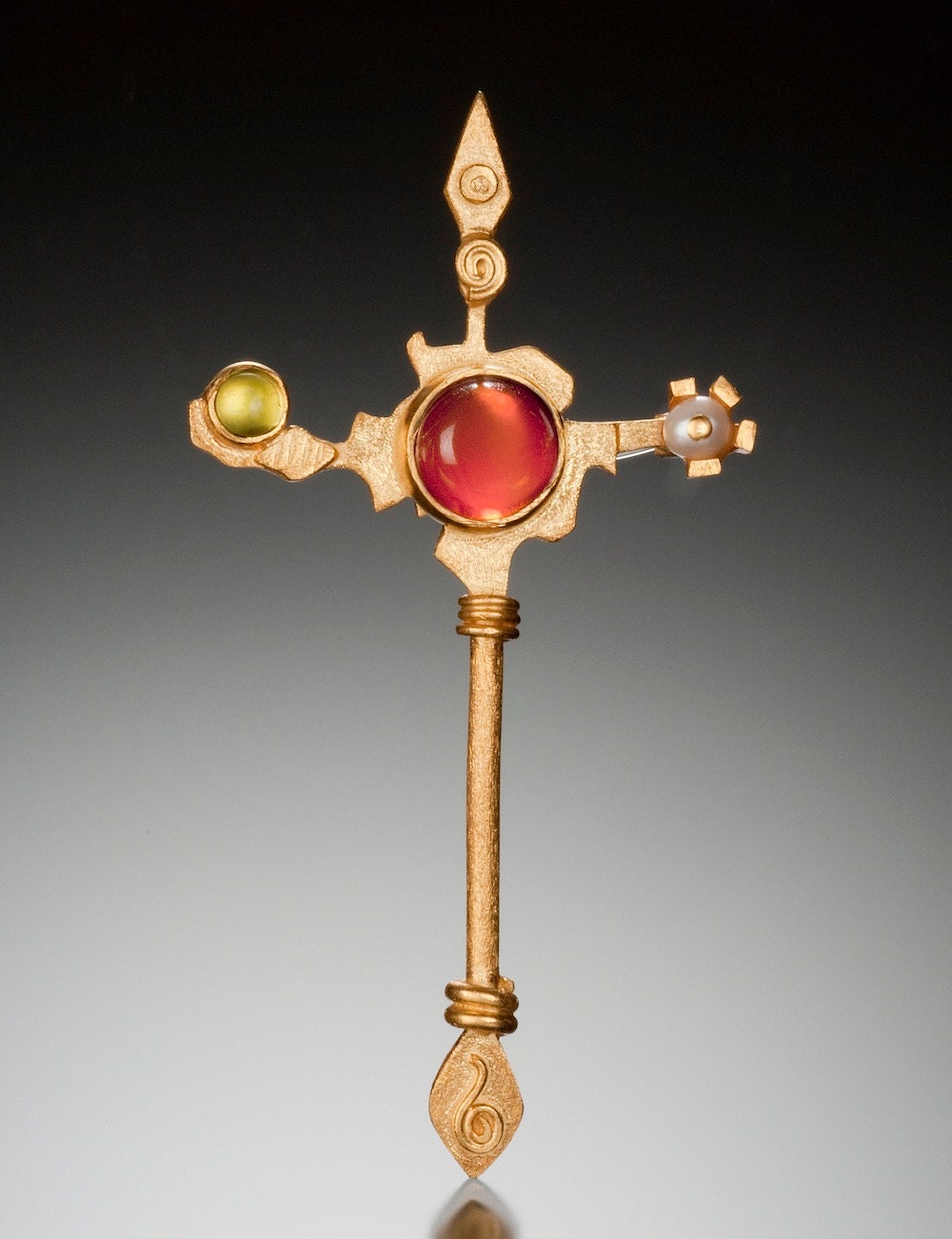 Anstecknadel Kreuz Vermeil Mit Karneol Peridot Und Perle Feiner Schmuck von OnTheWrist