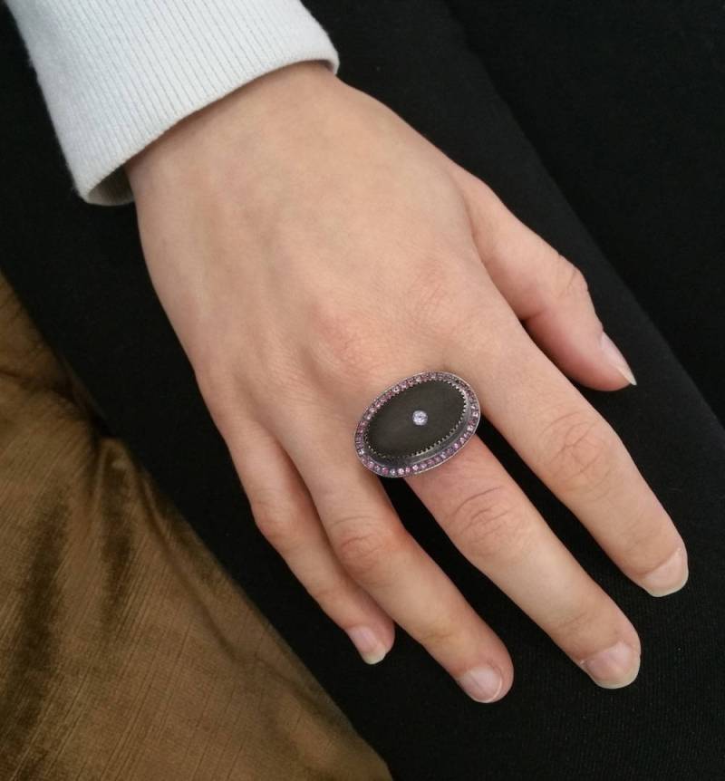 Kiesel Ring Strand Rock in Oxidiertem Sterlingsilber Mit Rubin, Rosa Saphir Und Blauem Fine Jewelry von OnTheWrist