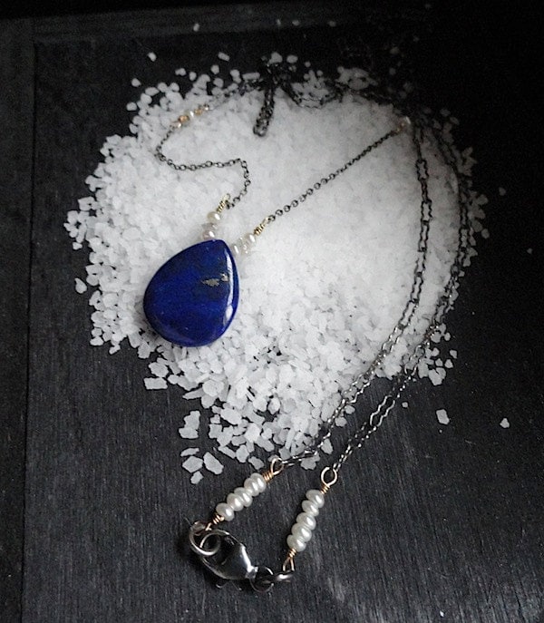 Lapis Halskette Tear Drop Anhänger in Oxidiertem Sterling Mit Perlen Diamant 18Kt Gold Auf Krinkle Kette Fine Jewelry von OnTheWrist