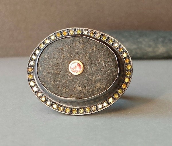 Ring Strand Kiesel Silber in Oxidiertem Sterling Mit Pave Set Gelbe Diamanten Und Rosa Saphir Schmuck Ring Strand Kiesel Silber in Oxidiertem Sterling Mit Pave Set Gelbe Diamanten Und Rosa Saphir Schmuck von OnTheWrist
