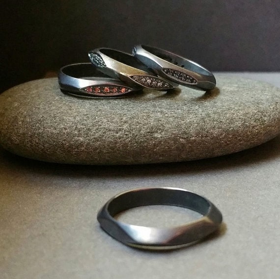 Silber Stapelringe Geschnitzte Bands in Hellem Oder Oxidiertem Sterlingsilber-Finish Mit Pave Set Edelsteine Feinen Schmuck Silber Stapelringe Geschnitzte Bands in Hellem Oder Oxidiertem Sterlingsilber-Finish Mit Pave Set Edelsteine Feinen Schmuck von OnTheWrist