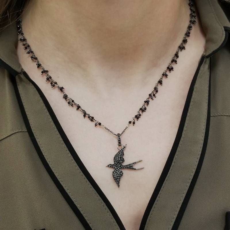 Spatz Charm Halskette Gepflastert Schwarz Spinell in Oxidiertem Sterling Silber Mit Schwarzen Rosenkranz Kette Und Karabinerverschluss Fine Jewelry von OnTheWrist